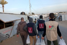 بنك فلسطين وجمعية عطاء فلسطين يوزعان وجبات إفطار للأسر المتضررة في غزة ضمن حملة "رمضان يجمعنا بالحب والعطاء"