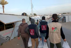 بنك فلسطين وجمعية عطاء فلسطين يوزعان وجبات إفطار للأسر المتضررة في غزة ضمن حملة "رمضان يجمعنا بالحب والعطاء"