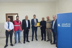 بنك الإسكان يقدم تبرعاً لمستشفى الهلال الأحمر في حلحول