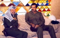 الرئيس صدام حسين يستقبل ياسر عرفات  في بغداد عام 1993