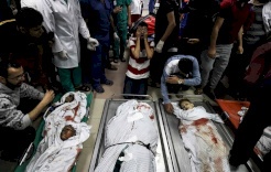 غزة- لحظة معرفة والد شهداء مجزرة عائلة الحديدي وجود ابنٍ ناجٍ من المجزرة