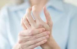 لهذا السبب تبدو اليدان أكبر سناً من الوجه