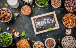 البروتين في وجباتنا.. 5 حقائق وخرافات يوضحها الخبراء