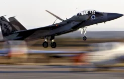 الجيش الإسرائيلي: طائرة حربية تعرضت لصاروخ إيراني