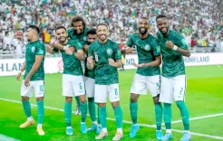 الأخضر السعودي يتمسك بالأمل.. سيناريوهات التأهل إلى دور الـ32 في المجموعة الثامنة