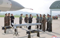 زعيم كوريا الشمالية يأمر بزيادة انتاج الصواريخ في عام 2026