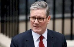 بريطانيا تعلن اجتماعا دوليا وتنسيقا عسكريا لتأمين مضيق هرمز