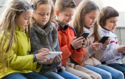 ما هي الدول التي تتجه نحو حظر وسائل التواصل الاجتماعي للأطفال