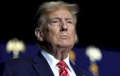 ترمب يلتقي زعيم فيتنامي ويتعهد بإزالة هانوي من قوائم الحظر