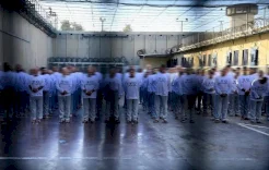 تقرير: المعتقلون في سجني عوفر والنقب يعانون ظروفا إنسانية بالغة الصعوبة