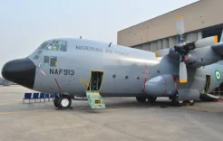 بوركينا فاسو تحتجز طائرة نيجيرية وتعتقل 11 ضابطا