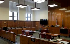 قاض أميركي يمنع إدارة ترمب من احتجاز ناشط بريطاني مناهض للتضليل الإعلامي