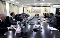 مصطفى يلتقي مسؤولين دوليين ويحذر من خطورة مشاريع ومخططات الضم والتوسع الاستيطاني