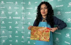 الفن الذي هزم الجغرافيا.. فنانة فنزويلية تحترف "الإبرو" التركي على بعد آلاف الكيلومترات