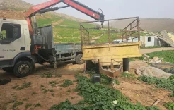 مستوطنون يجبرون 15 عائلة على تفكيك مساكنها والرحيل عنها في الأغوار