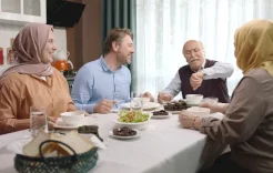 إتيكيت الضيافة الذكية لكبار السن في عزومات رمضان
