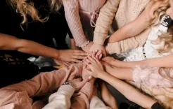 بين الرمزية والواقع.. هل تحتاج المرأة إلى "يوم عالمي" أصلا؟