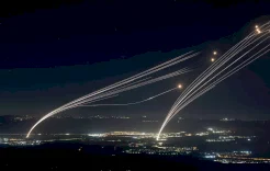 أكبر هجوم مزدوج منذ بدء الحرب.. صواريخ إيران وحزب الله تضرب إسرائيل