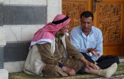 تراويح ورزق وصداقات جديدة.. حكايات رجال تبدأ بركعة وتنتهي بعلاقة عمر