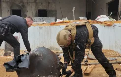 الشرطة تتعامل مع سقوط شظايا صواريخ في رام الله وطولكرم (صور وفيديو)