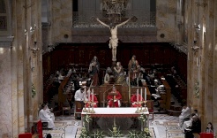 "لأول مرة منذ قرون": الاحتلال يمنع قداس أحد الشعانين في كنيسة القيامة بالقدس