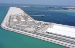 وقف تحميل النفط الخام من ميناء عماني بعد هجوم إيراني