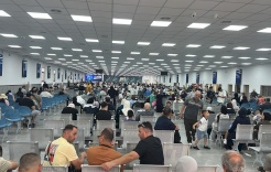 مئات المسافرين عالقون.. توقف العمل مؤقتاً في معبر الكرامة بسبب إضراب إسرائيلي