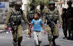 شاهد ردة فعل أطفال فلسطين بعد فوزهم بتذكرة سفر الى "اسرائيل"