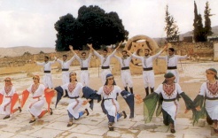 دبكة أنا دمي فلسطيني لمدرسة في فلسطين