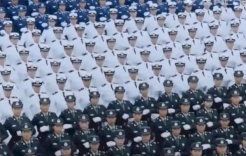 عرض عسكري خيالي للجيش الصيني