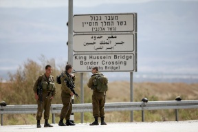 منع 11 منظمة من الدخول 