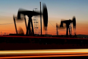 النفط يرتفع على وقع الضربات الأميركية في سوريا