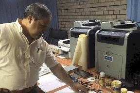 مخابرات طولكرم تضبط معملا لتزوير العملات