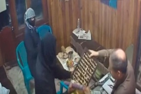 حدث بالاردن.. القبض على فتاتين قامتا بسطو مسلح