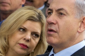 فني كهربائي يضع سارة نتنياهو في قفص الاتهام