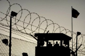 إدارة السجون تُنفذ عمليات نقل تعسفية بحق الأسير فادي أبو عطية