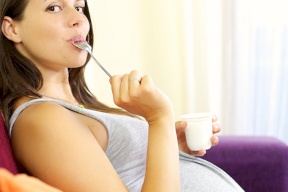 دراسة تحذر من تناول الطعام الدهني خلال الحمل
