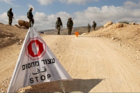 الاحتلال ينصب خيما واعلاما جنوب بيت لحم 