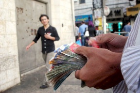 اسعار العملات: الدولار يواصل ارتفاعه