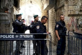 الاحتلال يبعد أمين سر حركة فتح عن الأقصى لمدة 6 أشهر