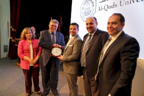 الخبير العالمي د. مجد ناجي يختار جامعة القدس لالقاء محاضرته حول التجميل في طب الاسنان
