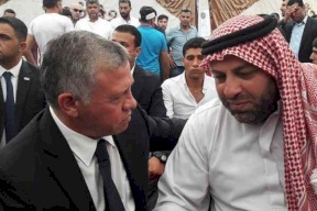 الملك يزور بيت عزاء الجواودة