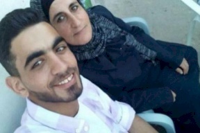 فيديو| الاحتلال يفرج عن والدة منفذ عملية حلميش عمر العبد