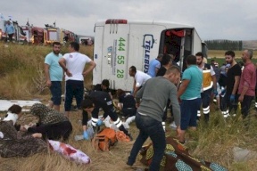 مقتل 5 أشخاص بانقلاب حافلة في تركيا