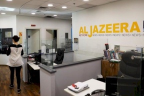 هآرتس: الجزيرة ستواصل العمل في إسرائيل رغم الإغلاق