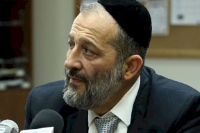 درعي وزوجته يخضعان للتحقيق بشبهة الفساد