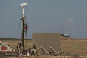 جدار بعمق عشرات الأمتار على حدود قطاع غزة