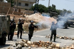 القدس: الاحتلال يقتحم العيسوية ويعتقل شابا