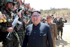 زعيم كوريا الشمالية يتلقى صوراً للبيت الأبيض والبنتاغون التقطها قمر تجسس صناعي