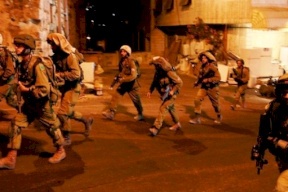 قوات الاحتلال تهدم ورشة إصلاح مركبات بالبيرة